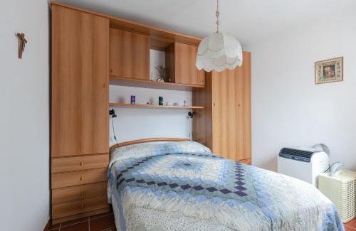 Volastra Apartment | Volastra Cozy APT - with Terrace & Seaview