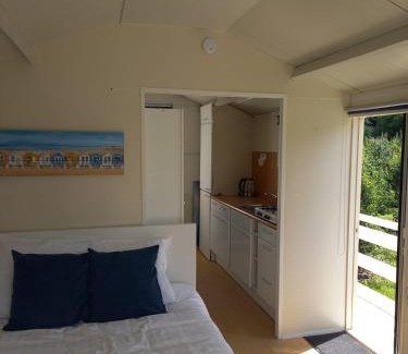 Hengstdijk Ski Chalet | Voormalig strandhuisje in boomgaard in Hengstdijk
