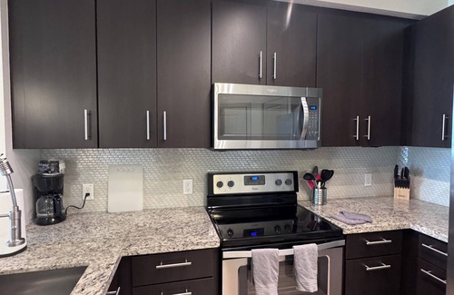 Grantville Apartment | Vora Mission Valley East: Charming 1-BR in Delightful San Diego with WiFi, AC