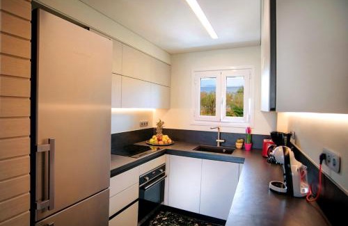 Vouliagmeni Apartment | Vouliagmeni Kavouri Beachfront Apartment