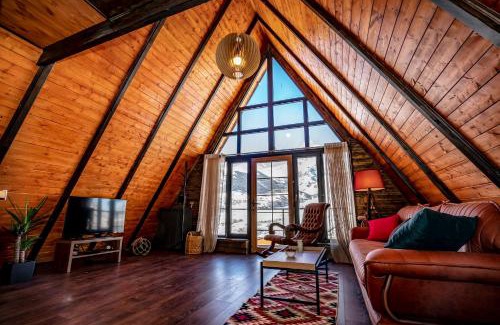 Stepantsminda House | Voyager