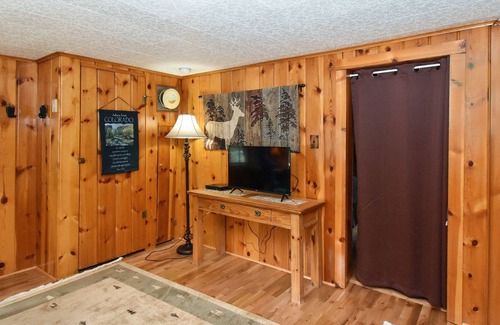 Lyons Cabin | VR-21-0003 Enchanting Romantic Creekside-NS-Cabin Near Estes Allenspark , WiFi