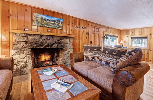 Lyons Cabin | VR-21-0003 Enchanting Romantic Creekside-NS-Cabin Near Estes Allenspark , WiFi