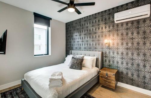 Berkeley Apartment | VRAIN 2 Bedroom 1 Bath with Full Kitchen