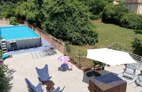 Excideuil Apartment | Vue du Château d'Excideuil Studio Appartement