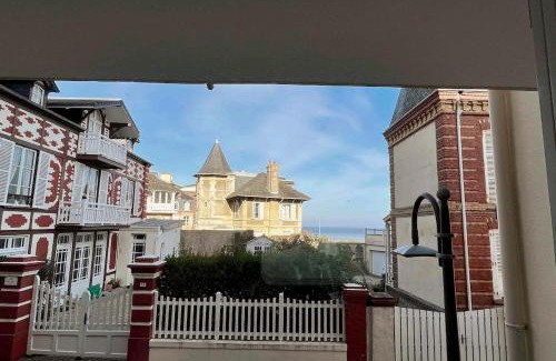 Villers-sur-Mer Apartment | Vue mer, balcon, 50m plage & village, au calme - centre ville historique, 2P pour 4 maximum