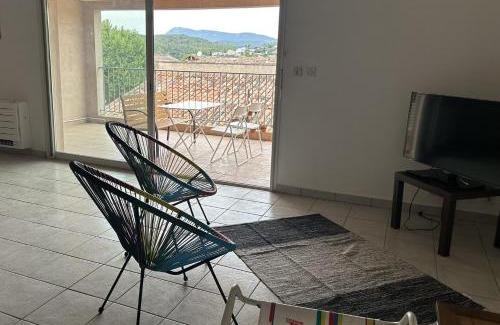 Carces Apartment | Vue sur le Bessillon