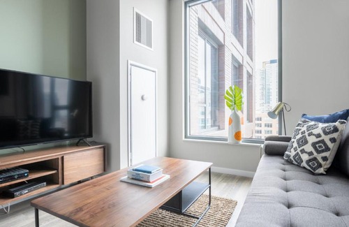 West Loop Apartment | W Loop Studio w Pool Gym nr Restaurant Row CHI-264