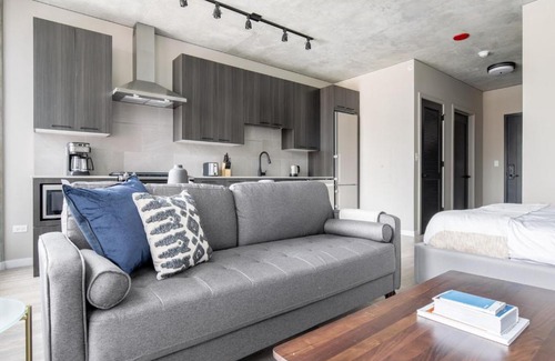 West Loop Apartment | W Loop Studio w Pool Gym nr Restaurant Row CHI-264