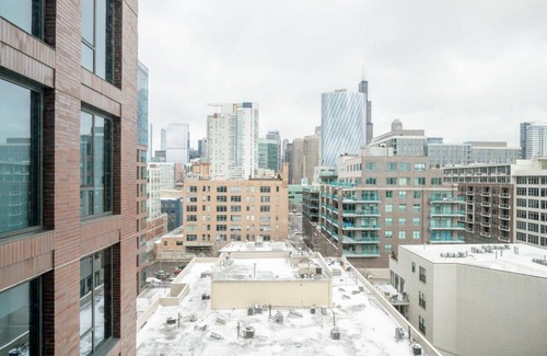 West Loop Apartment | W Loop Studio w Pool Gym nr Restaurant Row CHI-264