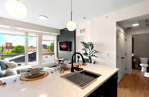 Downtown Minneapolis Apartment | W517 Stylish 1Bd In Heart of Minneapolis, Minutes From Minneapolis Convention Center & US Bank Arena
