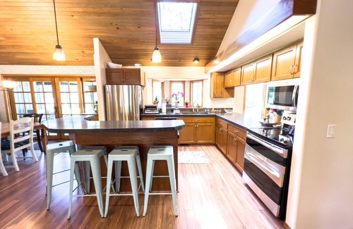 Sisters House | Wagon Wheel home - Private, Peaceful, Perfect