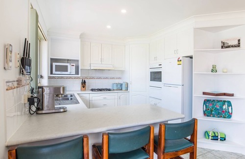 Culburra Beach House | Wagtails - Pet Friendly - 5 Mins Walk to Beach