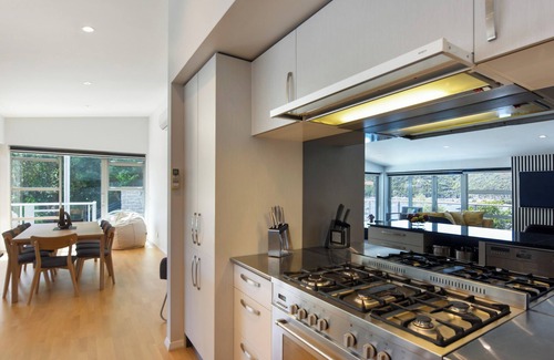 Waikawa Bay House | Waikawa Bay View - Waikawa Holiday Home