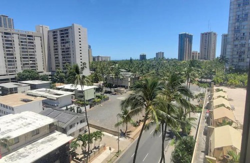 Waikiki Apartment | Waikiki beach modern studio No resort fee Best location