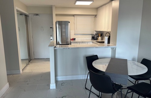 McCully - Moiliili Condo | Waikiki Condo high walk score, 2 Bdrms w/doors, pullout sofa