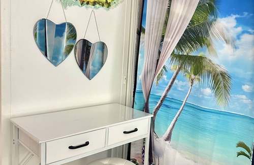 McCully - Moiliili Apartment | Waikiki Island Style Apartment, 2 Bedrooms, FREE parking, Sleep 6