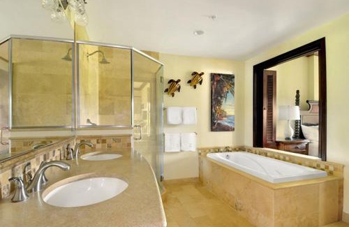 Wailua Apartment | Waipouli Beach Resort Exquisite Ocean Front Condo in Oceanfront H Building Sleeps 8 AC Pool