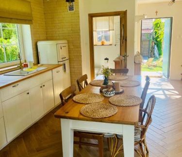 Mikolajki House | Wakajki - domek z balią blisko jeziora i centrum Mikołajek