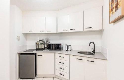 Urangan Apartment | Wake to the Waves - Oceanfront Apartments