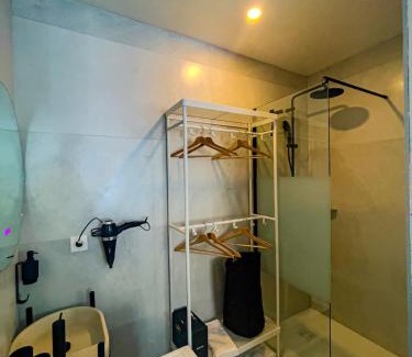 Verdun Apartment | Wake up in white - Private Jacuzzi & cotton comfort