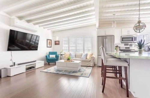 El Porto House | Walk 2 Beach, Parking, A/C, W/D,15min 2LAX,Remodel