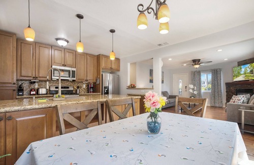 Capistrano Beach House | Walk 2 Ocean & Park, Backyard, Fast WiFi. Pomegranate Perch!