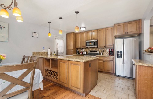 Capistrano Beach House | Walk 2 Ocean & Park, Backyard, Fast WiFi. Pomegranate Perch!