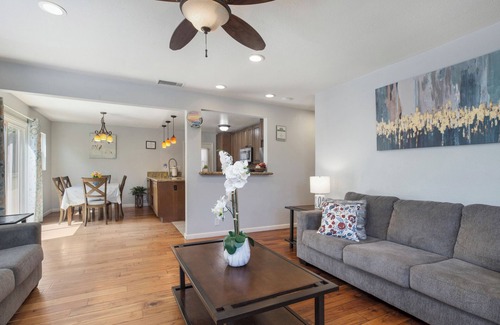 Capistrano Beach House | Walk 2 Ocean & Park, Backyard, Fast WiFi. Pomegranate Perch!