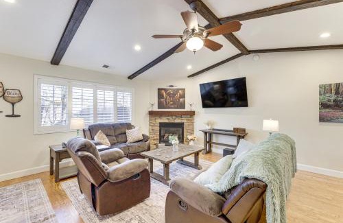 Murphys House | Walk Downtown Remodeled Home in Murphys with Yard!