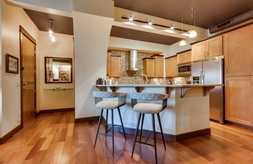 Coeur d'Alene Condo | Walk Downtown: Stunning Condo w/Attached Garage
