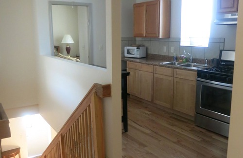 Lancaster Apartment | Walk everywhere! Family friendly, by Franklin & Marshall, 10 min drive 2 Amish.