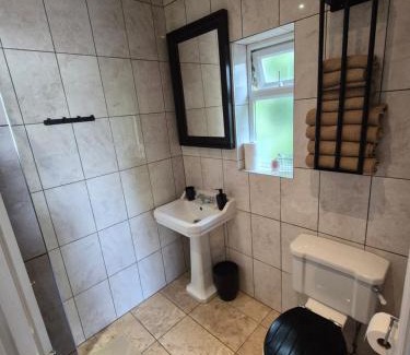 Selhurst Apartment | Walk from East Croydon Train Station