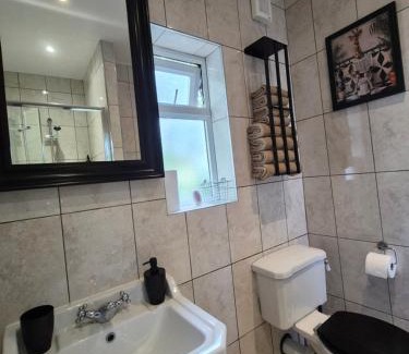 Selhurst Apartment | Walk from East Croydon Train Station