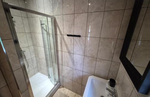 Selhurst Apartment | Walk from East Croydon Train Station