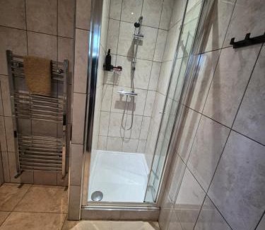 Selhurst Apartment | Walk from East Croydon Train Station