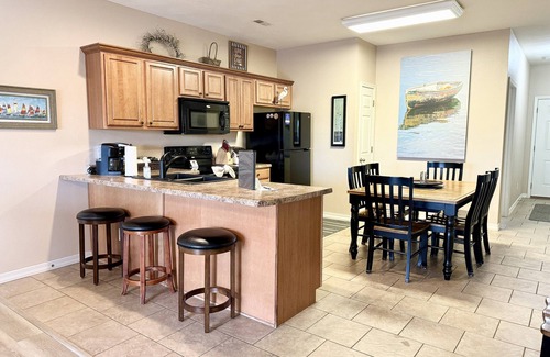 Hollister Condo | Walk-in Condo A-4 with Overlooking Deck by RedAwning