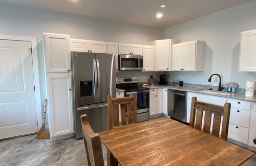 Indian Point Villa | Walk-in Villa with Heated Pool, Game Room, Epic Views, 3 min from SDC