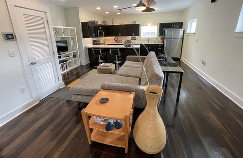 Sugarwood Beach House | Walk or Bike to Seaside!