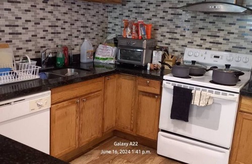 Bowmanville House | Walk out to Salmon Creek