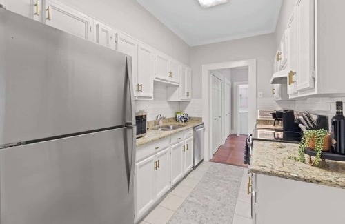 Columbia Condo | Walk To 5 Points, King Bed, 3 TVs, Outdoor Patio