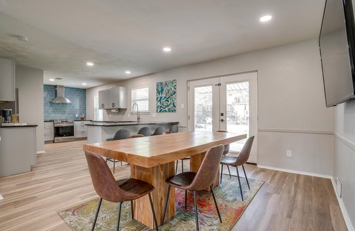 Arlington House | Walk to ATT! Newly remodeled with gorgeous Primary, two Ensuites!