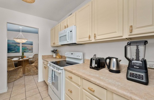 Daytona Beach House | Walk to Beach | Heated Pool | Private In-Law Suite | Great For Families & Groups
