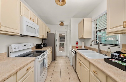 Daytona Beach House | Walk to Beach | Heated Pool | Private In-Law Suite | Great For Families & Groups
