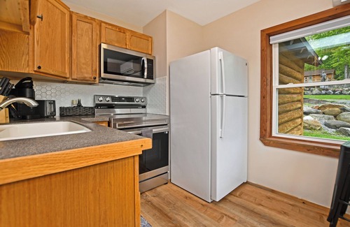 Lake George Cabin | Walk to Beach - Close to Town - Pet Friendly Cabin