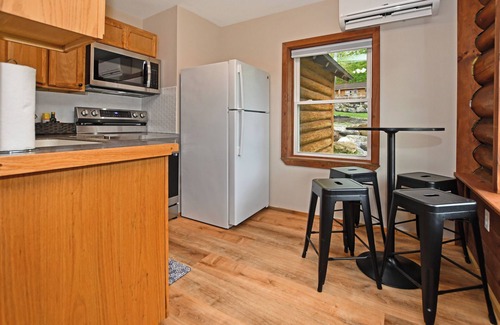 Lake George Cabin | Walk to Beach - Close to Town - Pet Friendly Cabin