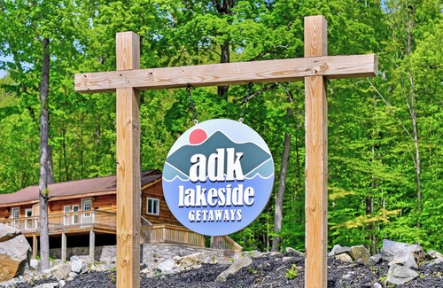 Lake George Cabin | Walk to Beach - Close to Town - Pet Friendly Cabin