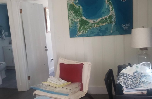 North Falmouth House | Walk to beach from quiet Cape cottage