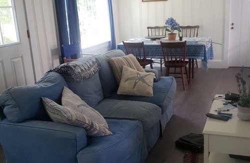 North Falmouth House | Walk to beach from quiet Cape cottage