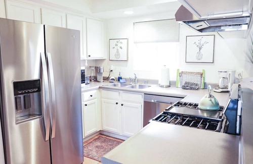 San Clemente Condo | Walk to Beach! - Gorgeous San Clemente Cottage